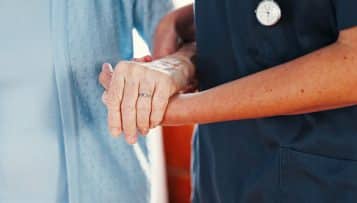 Aide à domicile : la Cour des comptes invite à simplifier la réforme des SAD