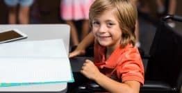 Handicap: une nouvelle rentrée sans scolarité adaptée pour des milliers d'enfants handicapés