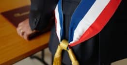 Près de 2 500 atteintes aux élus recensées l’an dernier