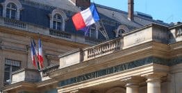 Quel est le régime applicable en cas de sous-traitance d’un marché de services juridiques de représentation légale par un avocat ?