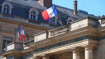Quel est le régime applicable en cas de sous-traitance d’un marché de services juridiques de représentation légale par un avocat ?
