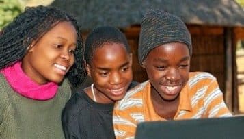 Les villes françaises s’engagent dans des jumelages numériques avec les écoles africaines